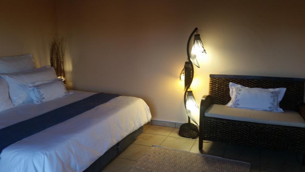 African Phoenix Guest Lodge Joanesburgo Exterior foto