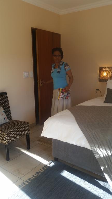 African Phoenix Guest Lodge Joanesburgo Exterior foto